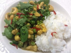 Cashew, Pea and Spinach Curry